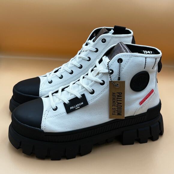 New In Box Palladium Revolt Hi Tx Women's Boots in Star White and Black Size 7.5 - Picture 1 of 7